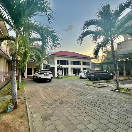 Oyo Life 93504 Kost Krisna Hotel Temukus Exterior foto