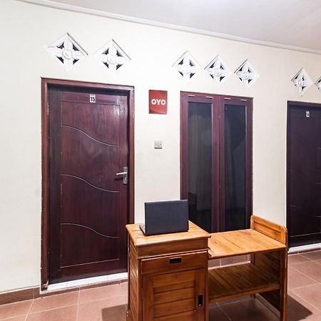 Oyo Life 93504 Kost Krisna Hotel Temukus Exterior foto