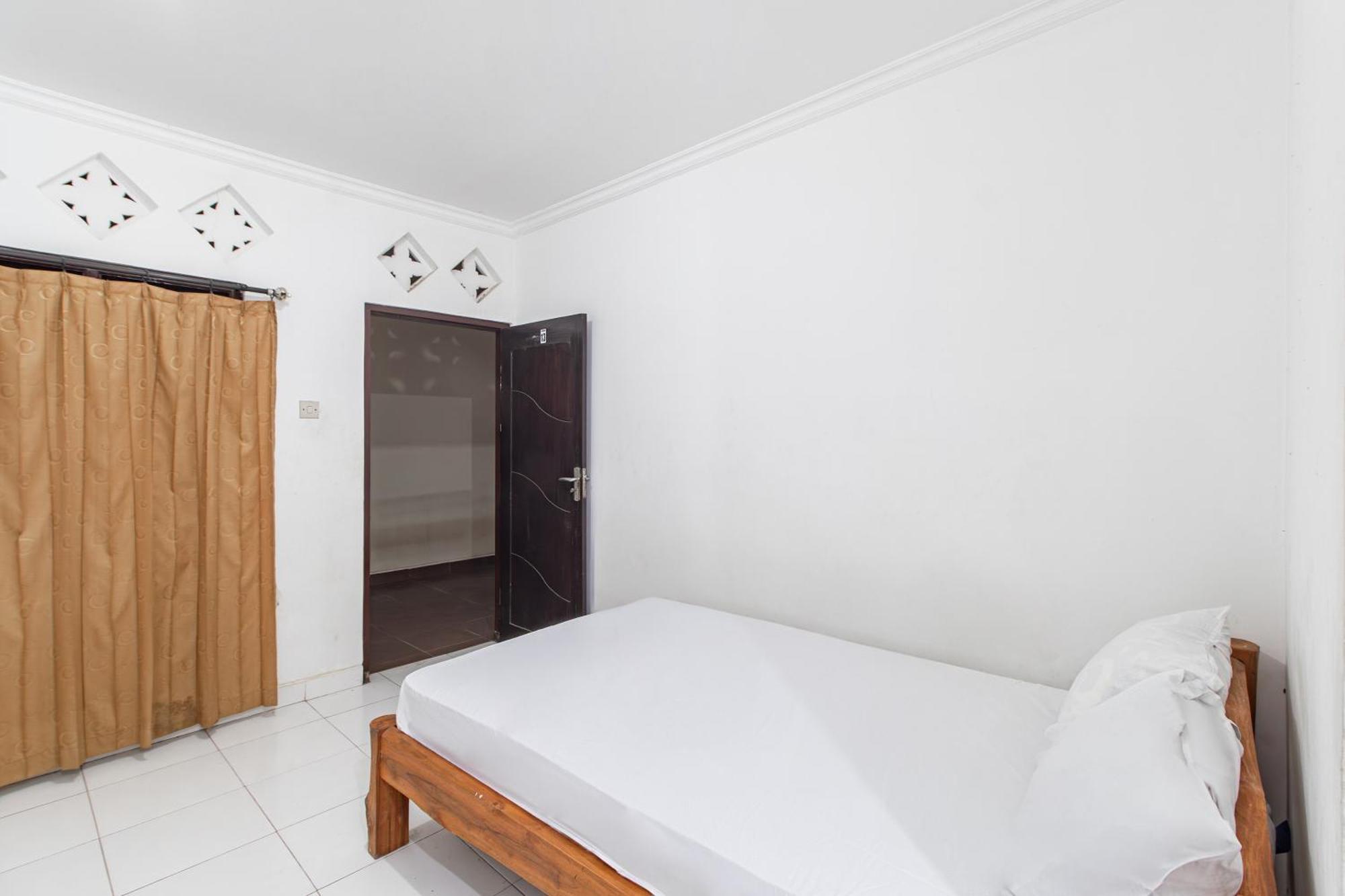 Oyo Life 93504 Kost Krisna Hotel Temukus Exterior foto