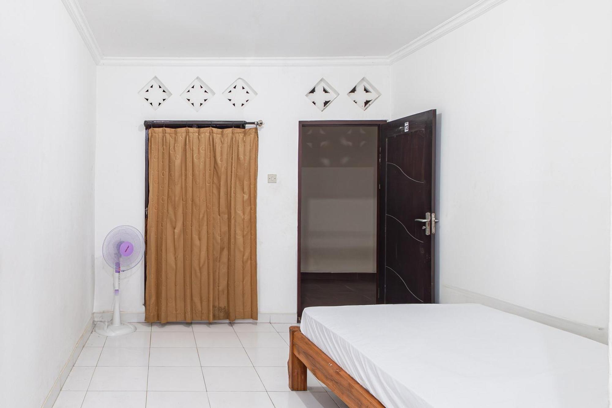 Oyo Life 93504 Kost Krisna Hotel Temukus Exterior foto