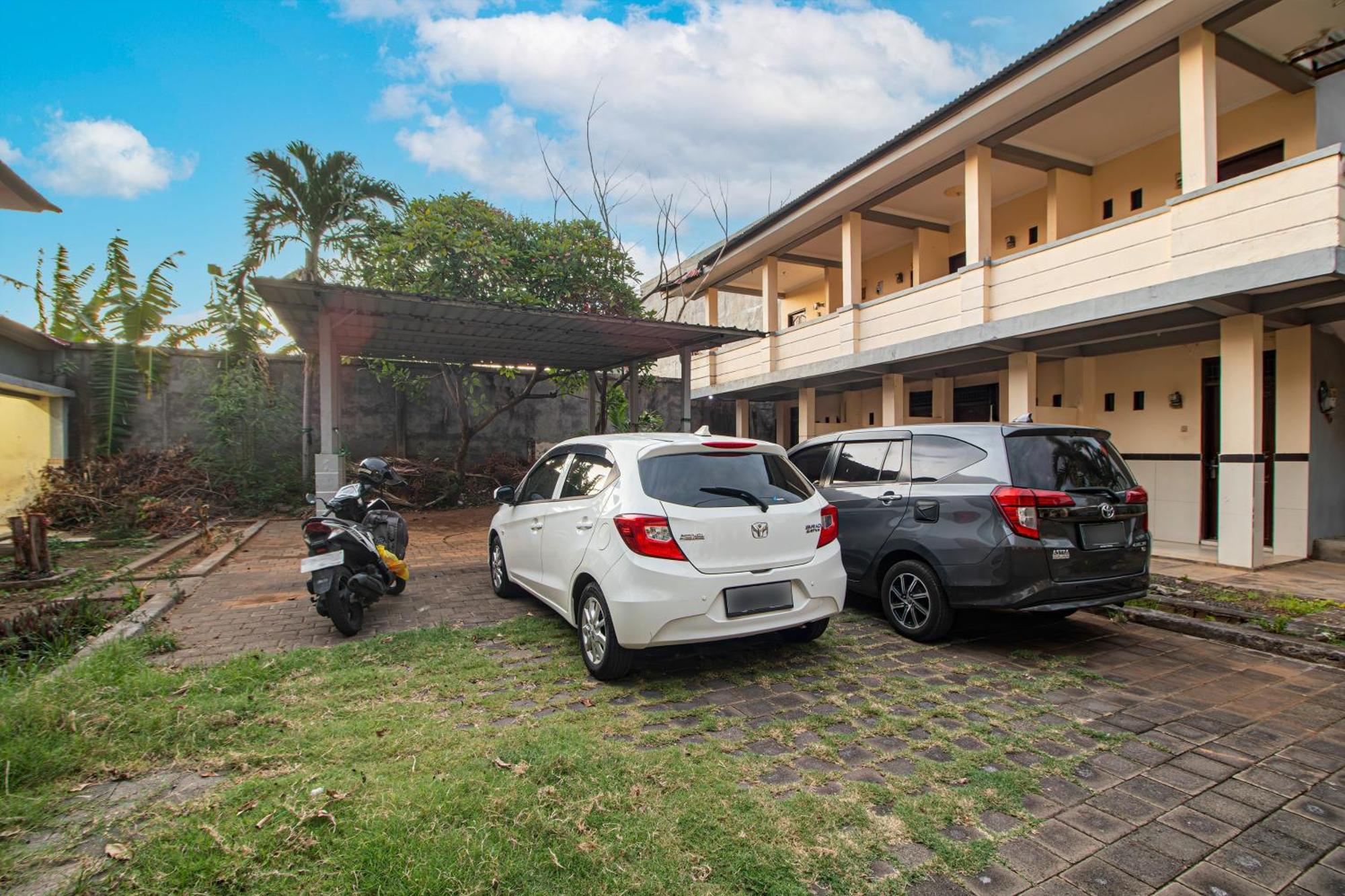 Oyo Life 93504 Kost Krisna Hotel Temukus Exterior foto