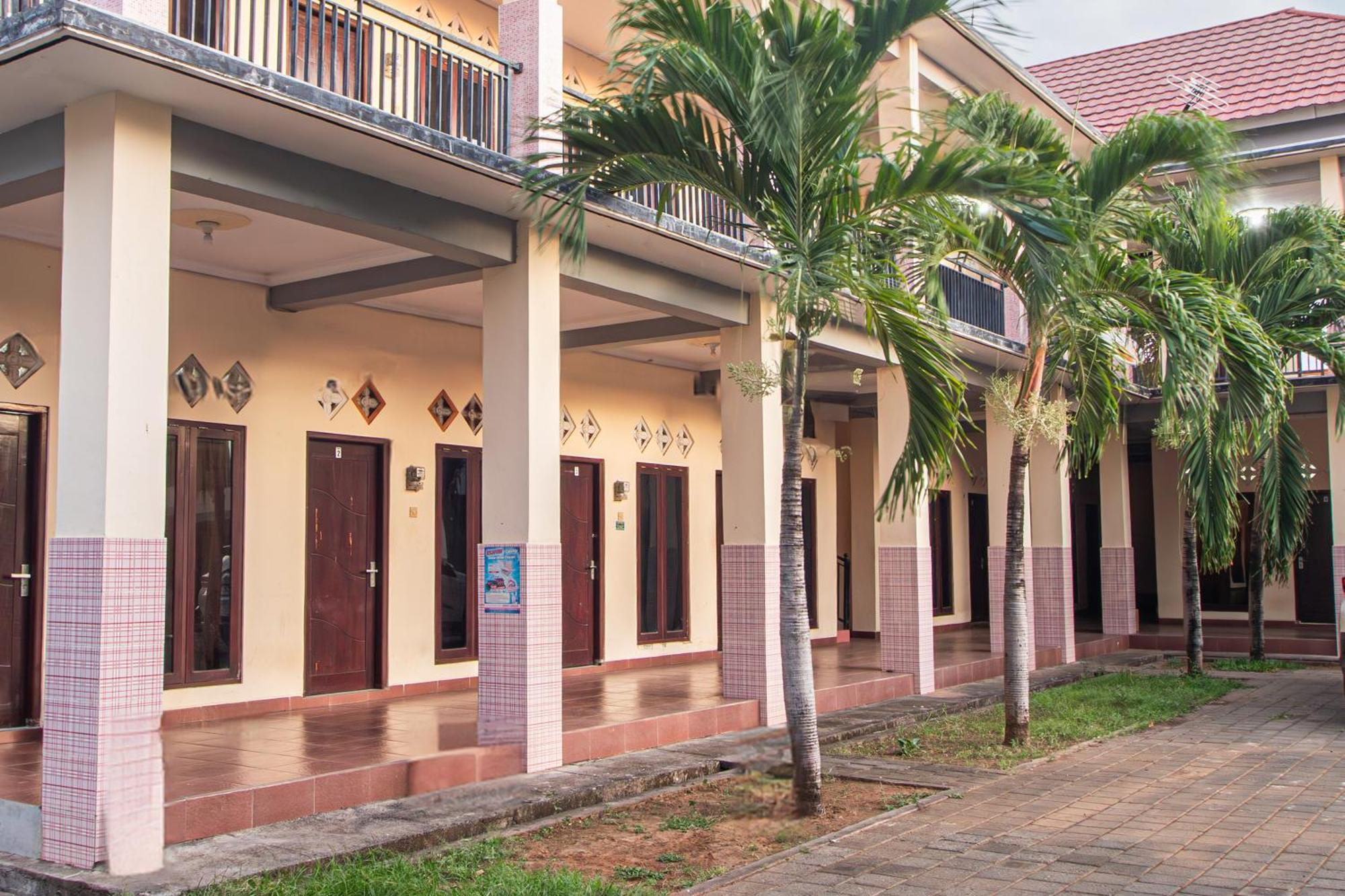 Oyo Life 93504 Kost Krisna Hotel Temukus Exterior foto