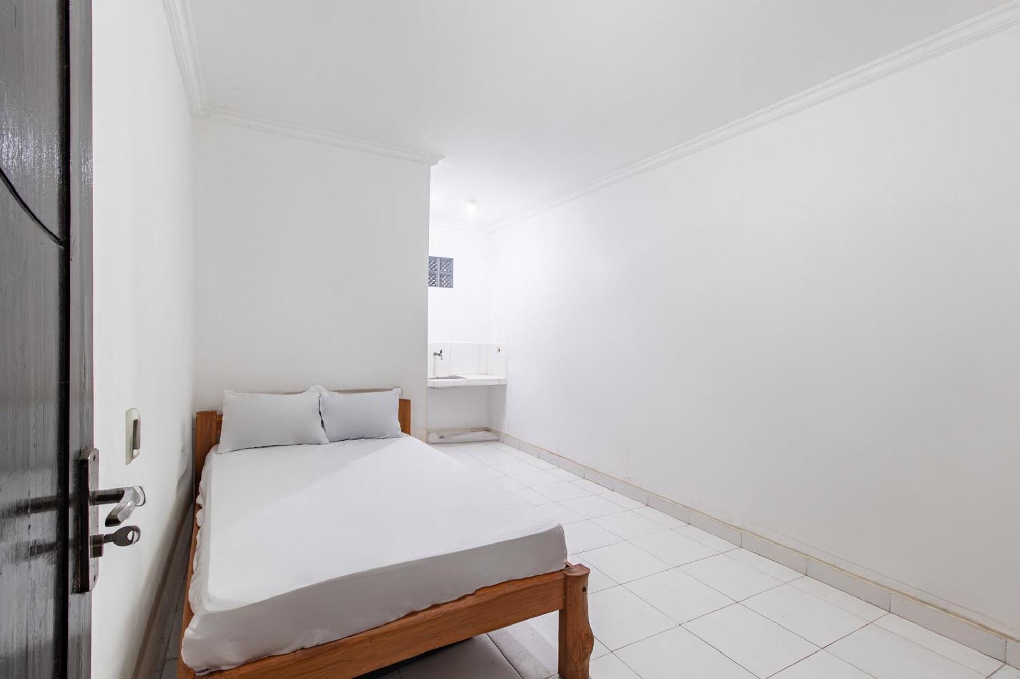 Oyo Life 93504 Kost Krisna Hotel Temukus Exterior foto