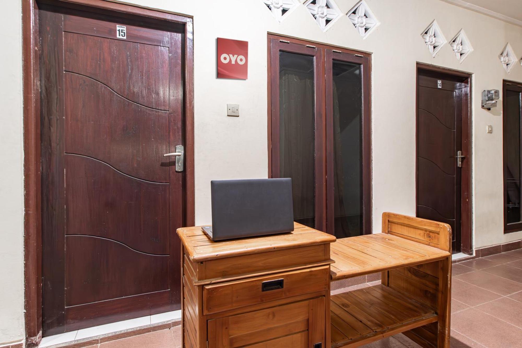 Oyo Life 93504 Kost Krisna Hotel Temukus Exterior foto